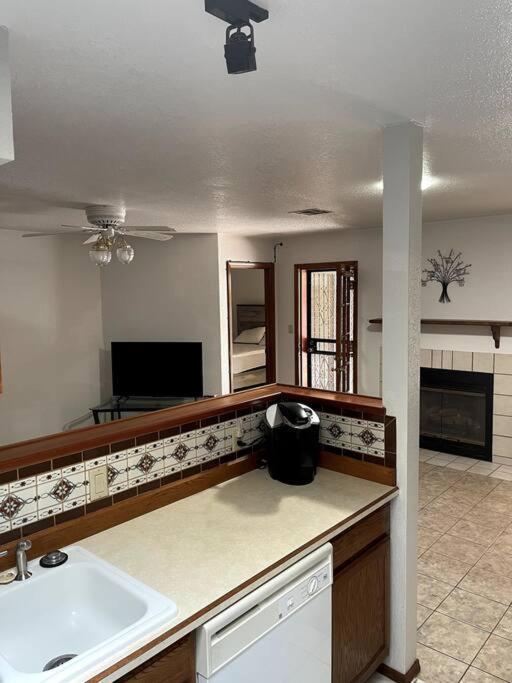 Townhouse, Two Car Garage, Fireplace Back Yard Las Cruces Extérieur photo