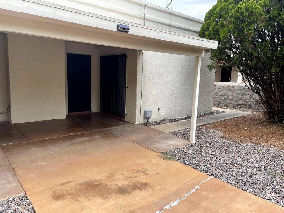 Townhouse, Two Car Garage, Fireplace Back Yard Las Cruces Extérieur photo