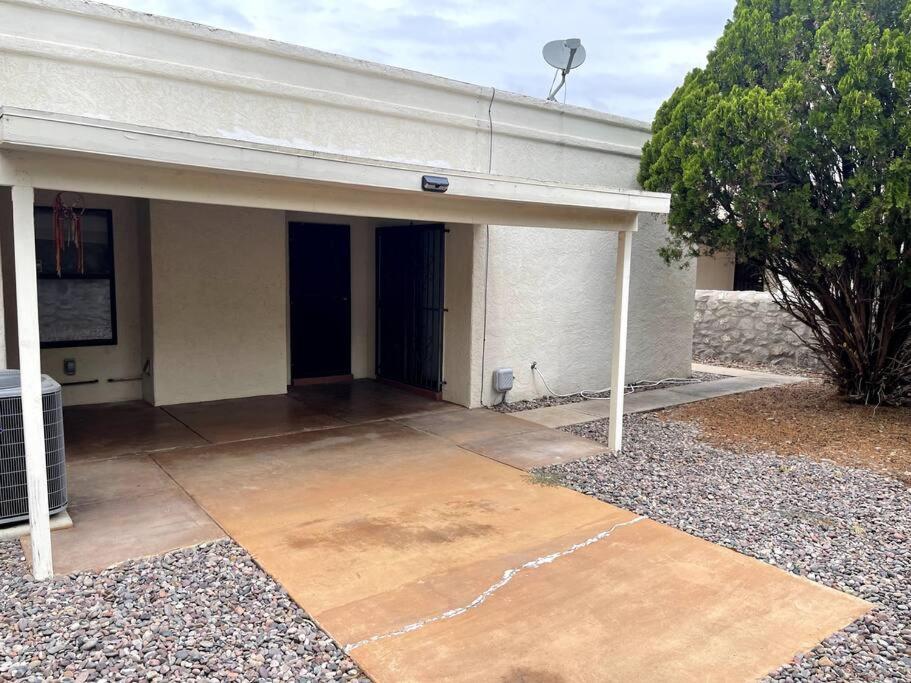 Townhouse, Two Car Garage, Fireplace Back Yard Las Cruces Extérieur photo